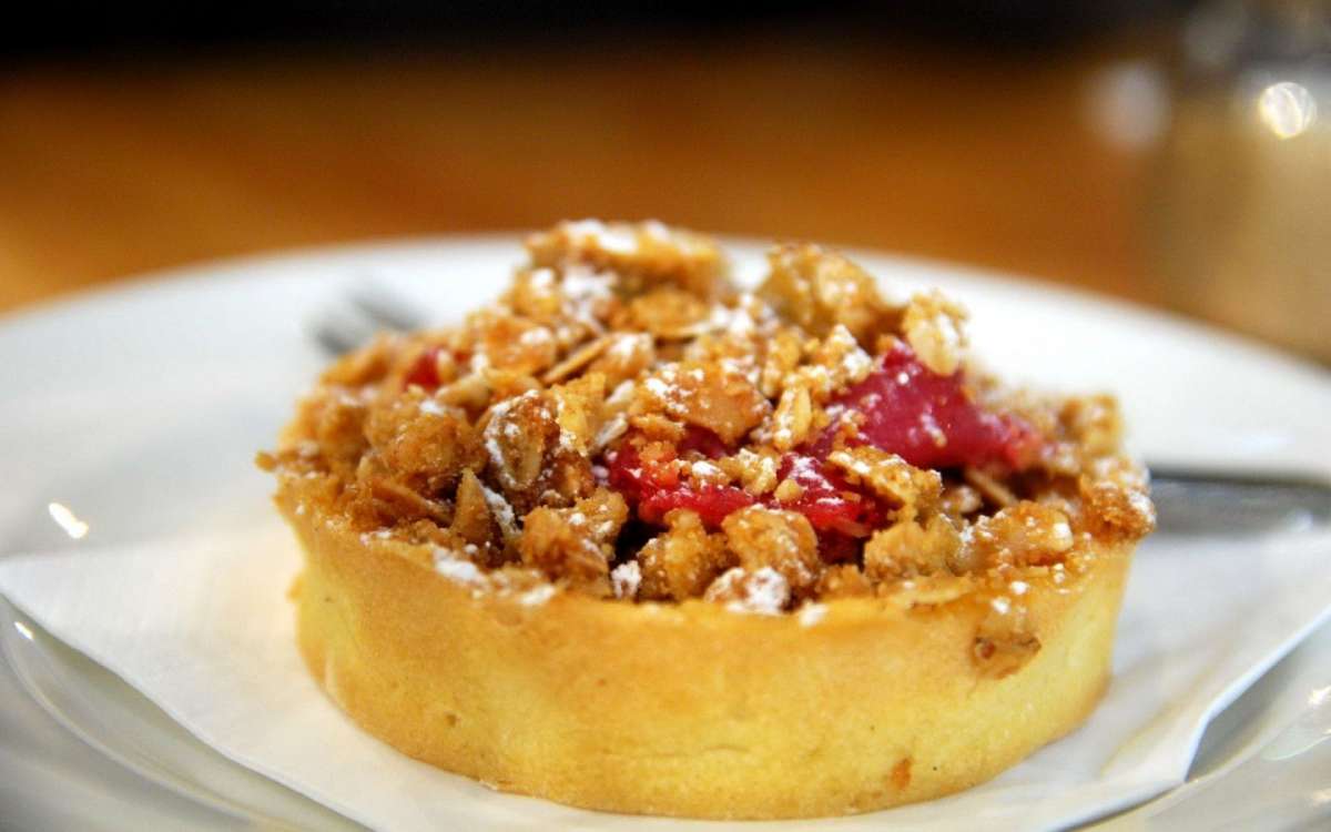 Crumble con cereali e prugne