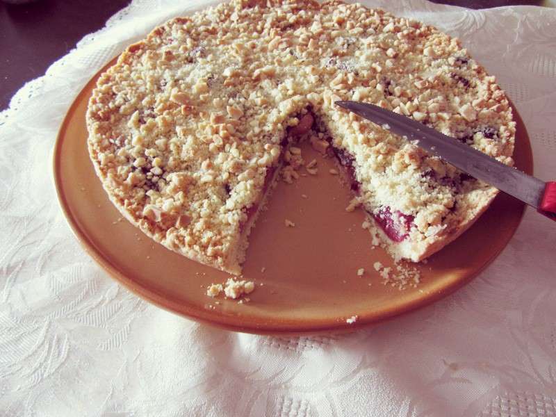 Crumble di ciliegie, cioccolato e mandorle