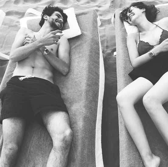 Edoardo Gori e Aurora Ramazzotti in vacanza al mare