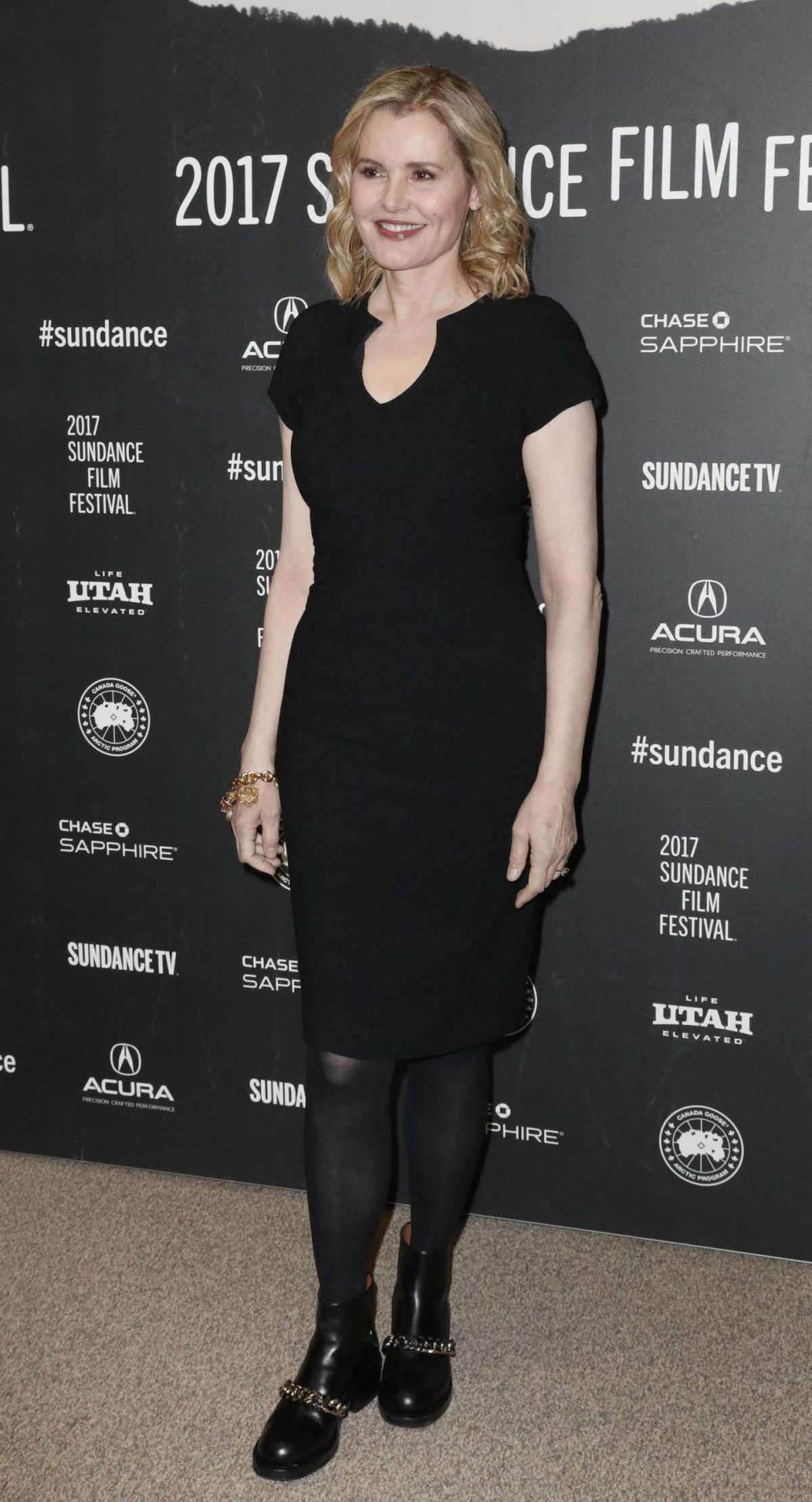 Geena Davis con tubino nero