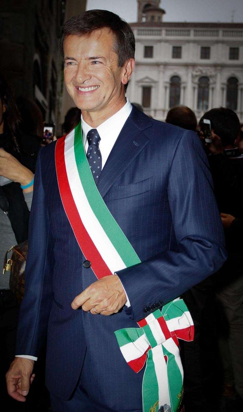 Giorgio Gori con la fascia tricolore