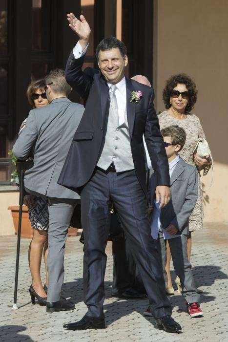 Il presentatore tv nel giorno del suo matrimonio con Carlotta Mantovan