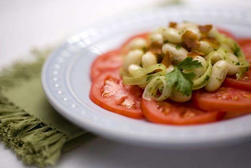 Insalata di fagioli, pomodori e bottarga