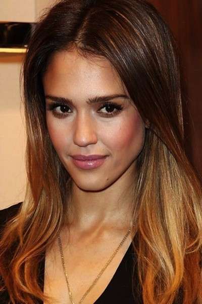 Jessica Alba, pelle dorata con riflessi caramello