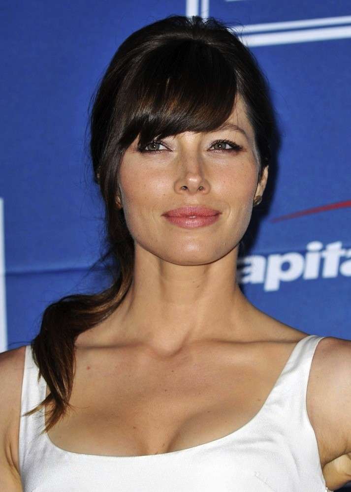 Jessica Biel con capelli scuri