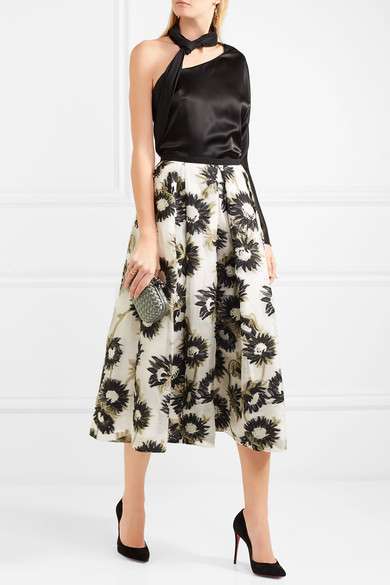 Look elegante con gonna a ruota