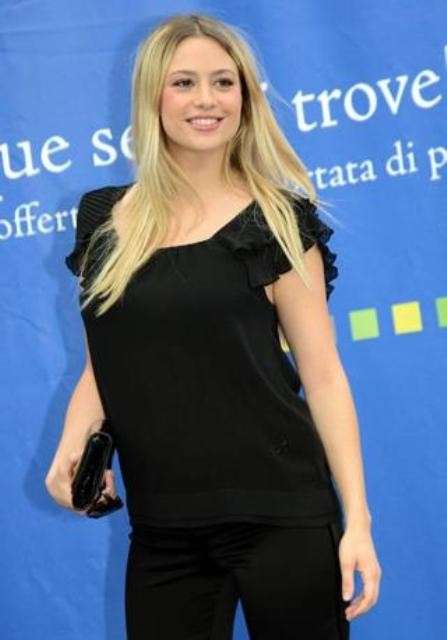 Look nero per l'attrice