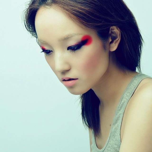 Make up giapponese con ombretto rosso