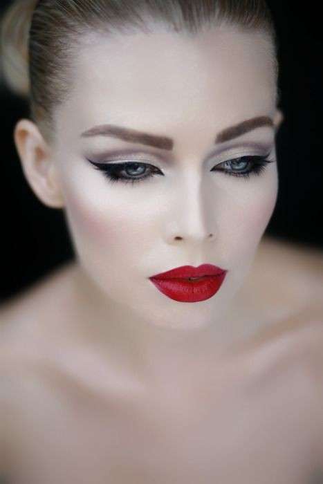 Make up in stile giapponese con labbra rosse