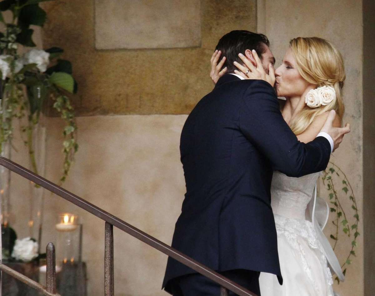 Michelle e Tomaso si baciano dopo il sì