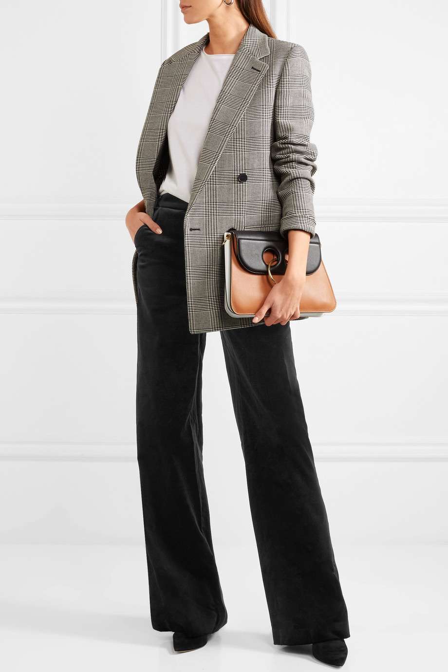 Pantaloni ampi e blazer in stile mannish