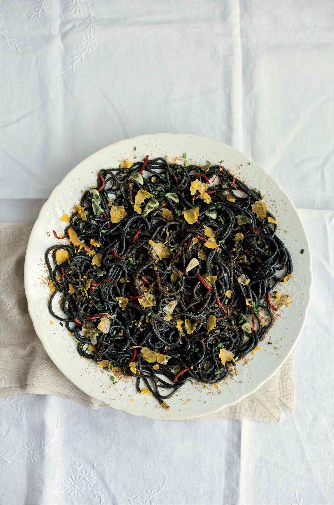 Pasta al nero di seppia con bottarga