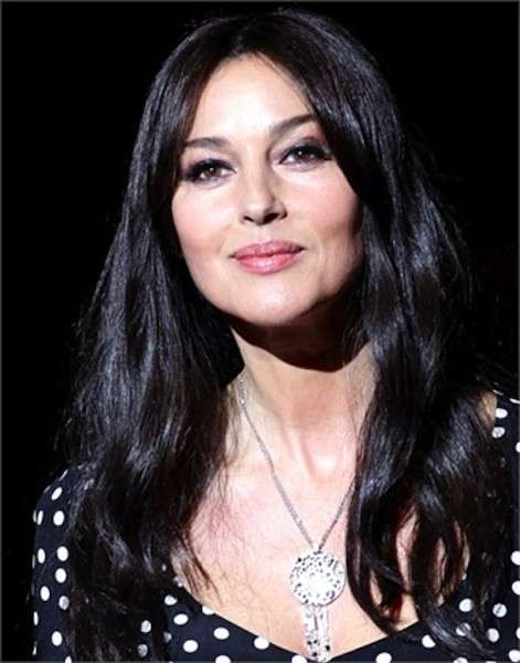 Pelle chiara e capelli scuri come Monica Bellucci