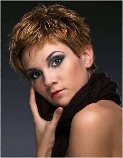 Pixie cut con frangetta