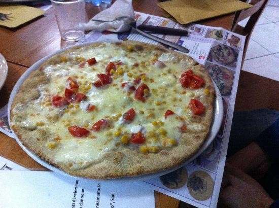 Pizza con impasto con grani antichi