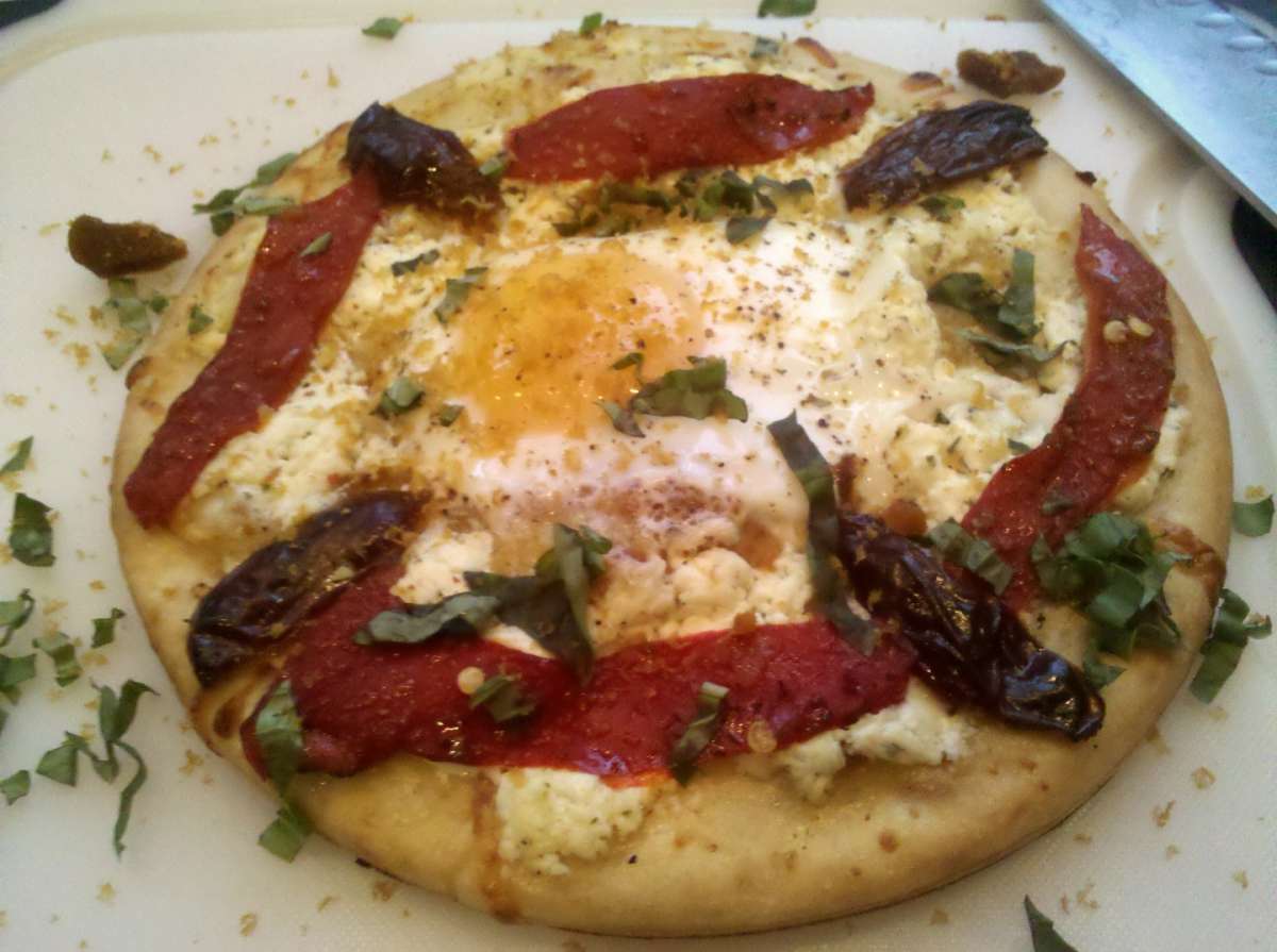 Pizza rustica con uova e bottarga