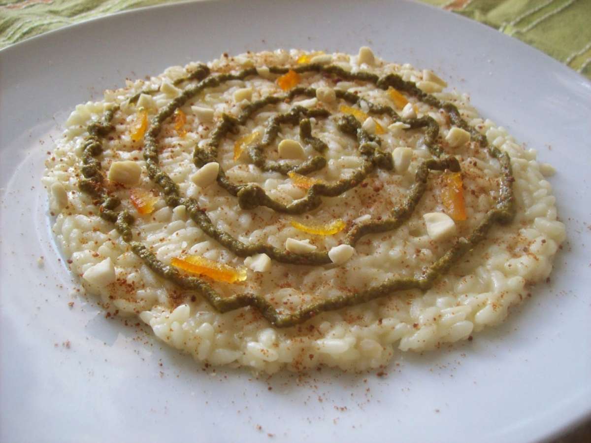 Risotto con crema di broccoli, bottarga e arancia candita