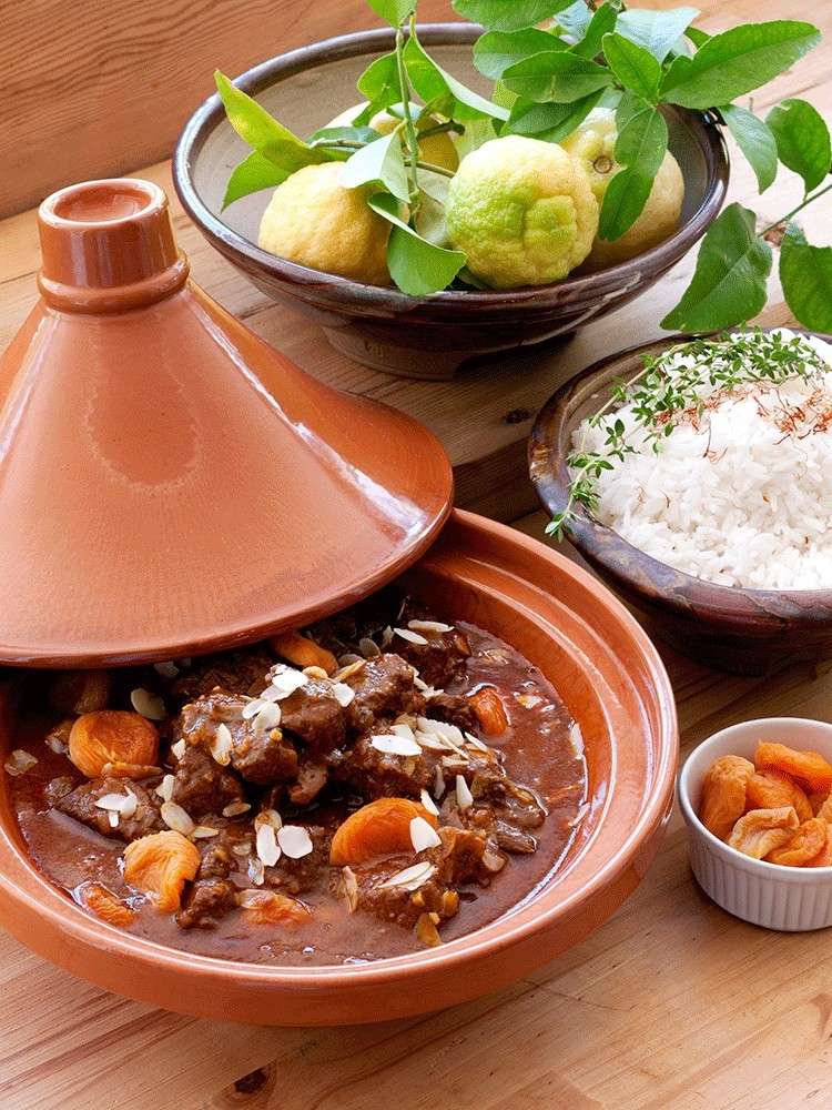 Tajine con agnello e albicocche