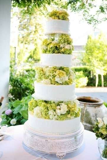 Torta con fiori verdi