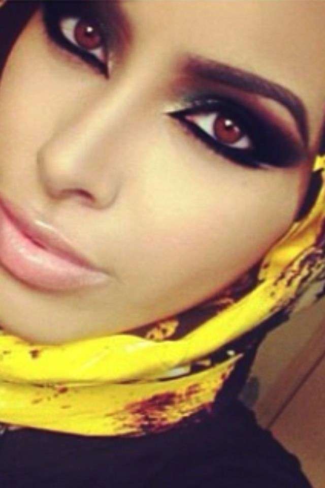 Trucco stile arabo in marrone e nero