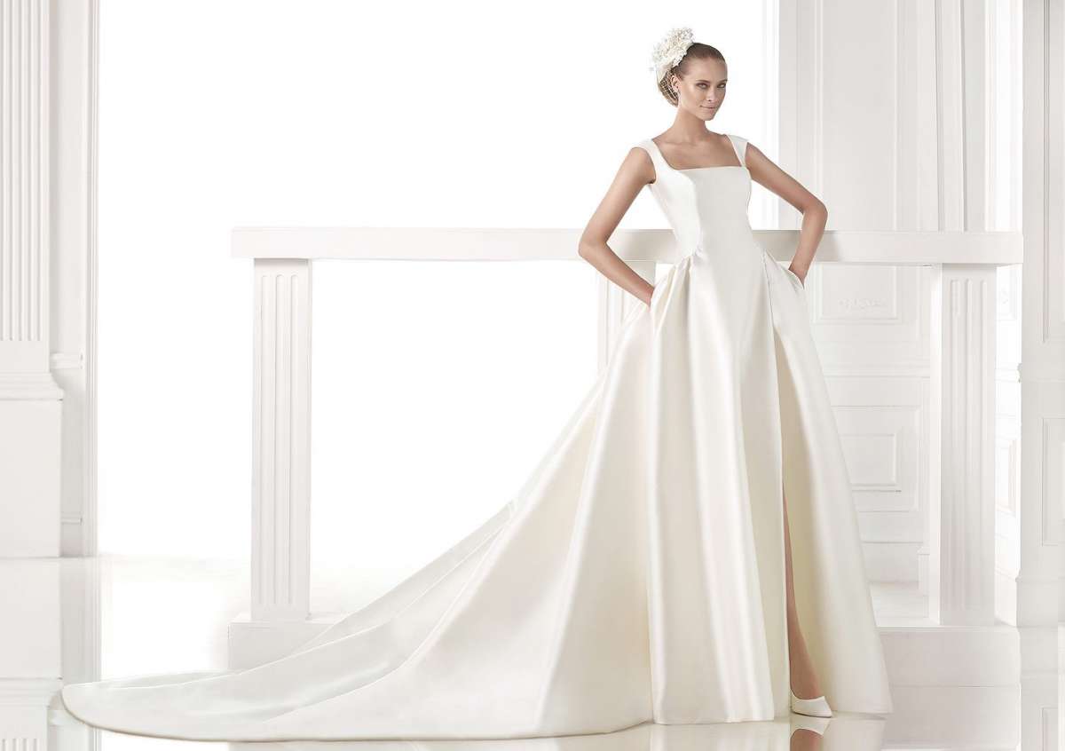 Abito con spacco Pronovias