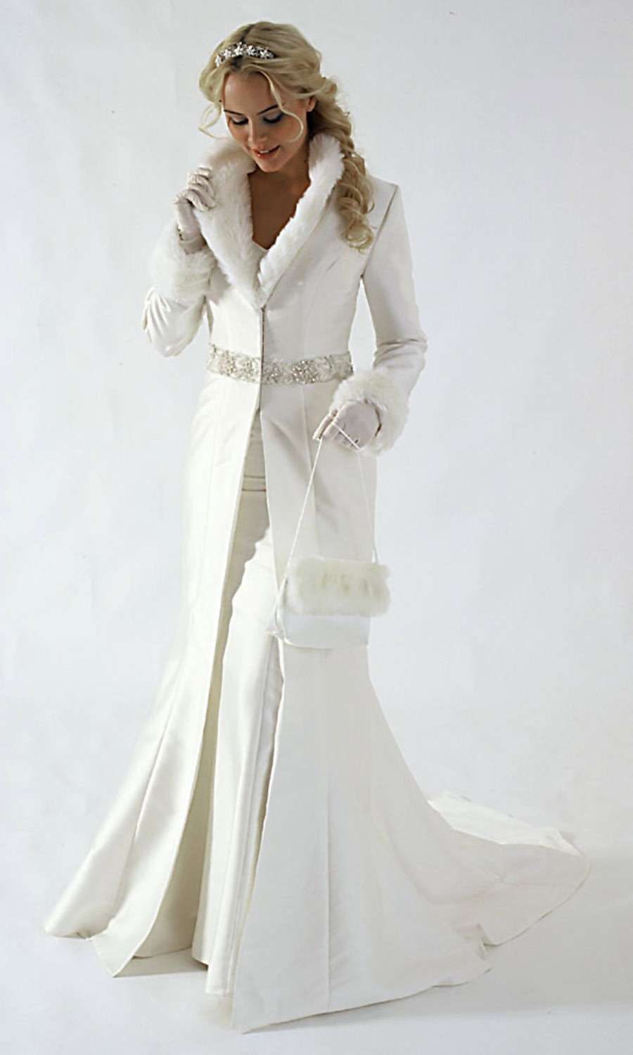 Abito da sposa con dress coat