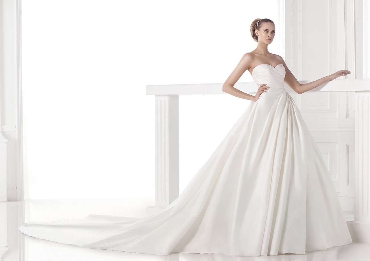 Abito minimal chic Pronovias