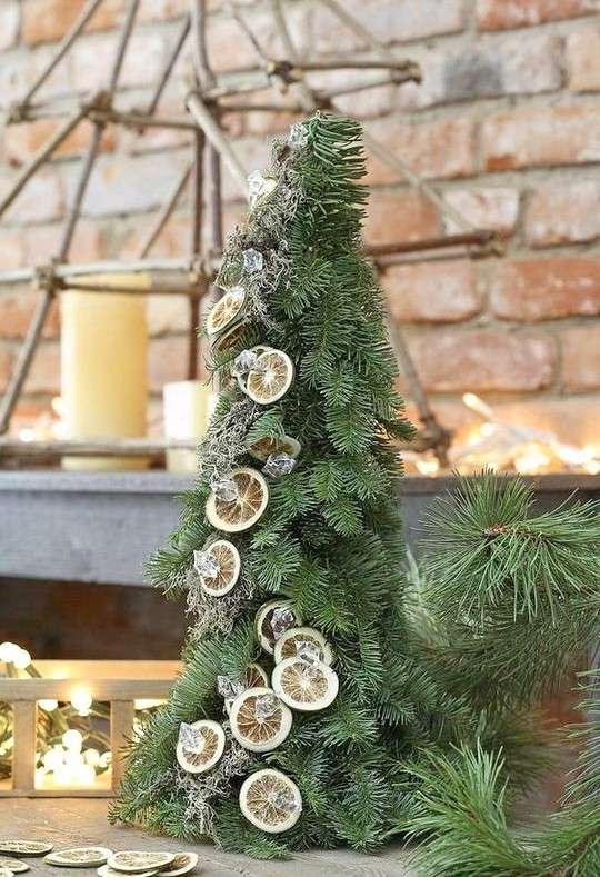 Albero di Natale per il giardino con i limoni