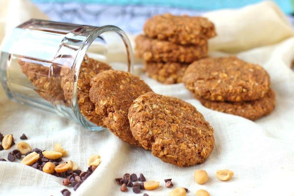 Biscotti con farina d'avena e arachidi