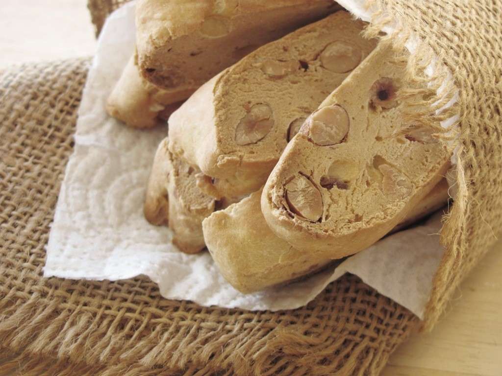 Biscotti senza zucchero con nocciole