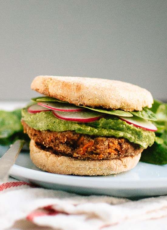 Burger di lenticchie con guacamole