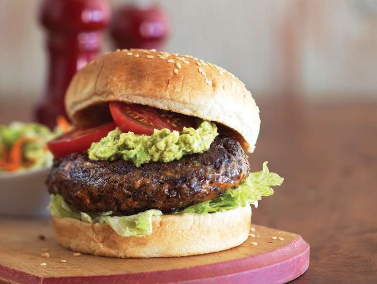 Burger di lenticchie servito con panino