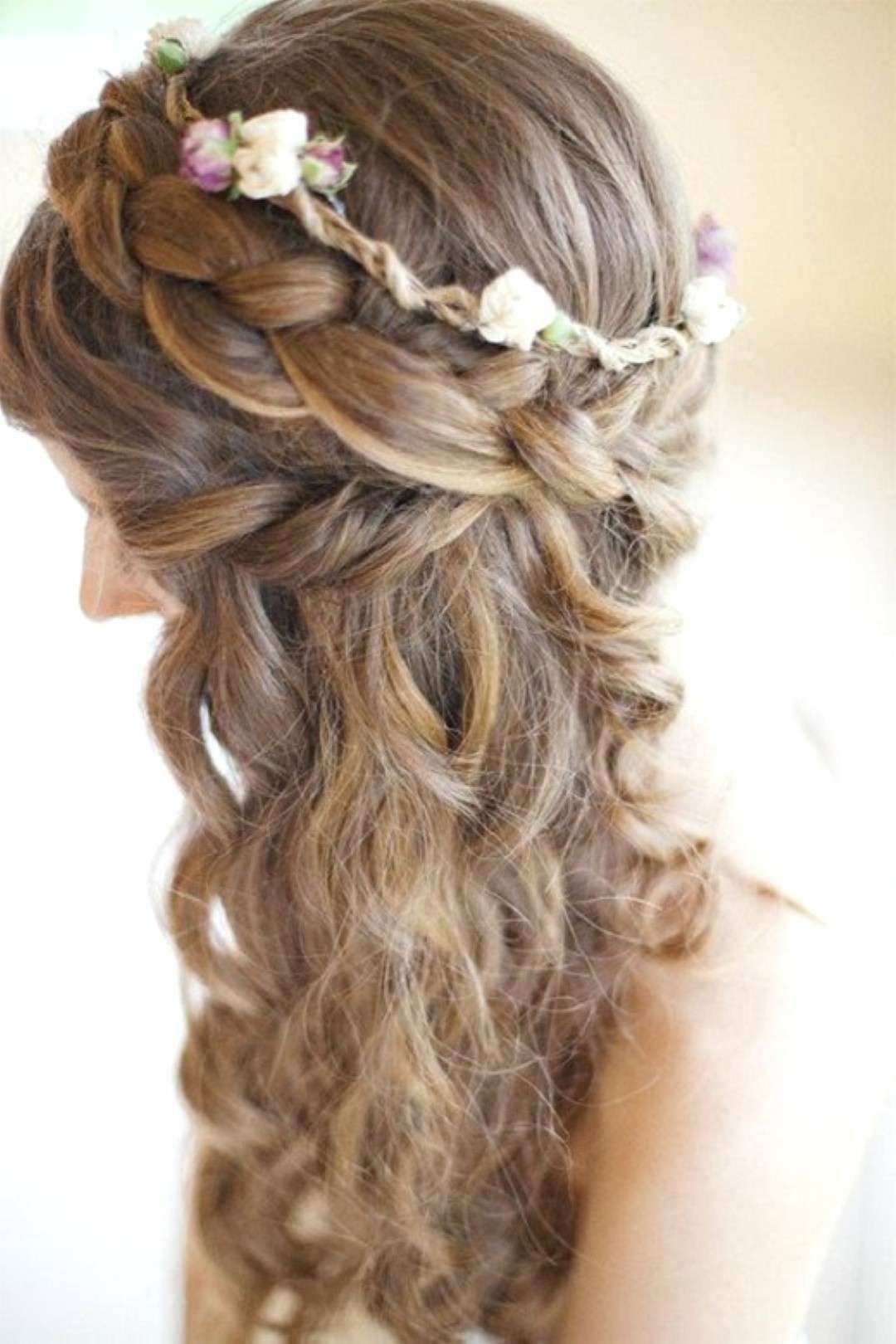 Capelli morbidi con fiori