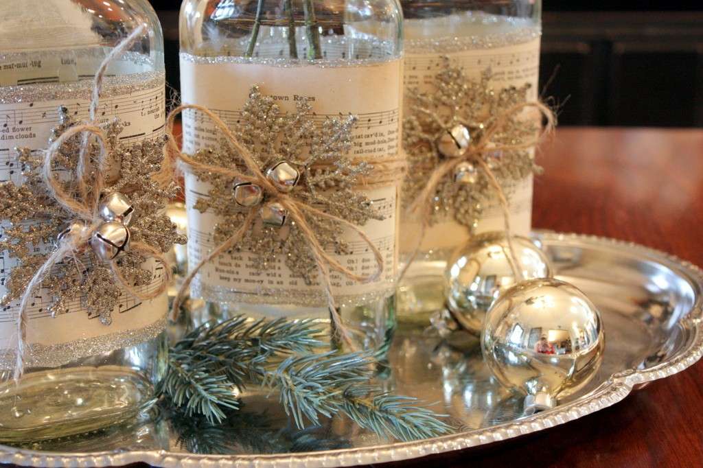 Centrotavola natalizio con candele decorate