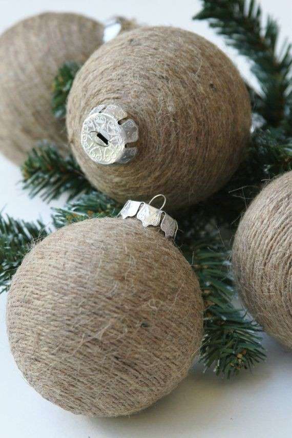 Palline con lo spago per l'albero di Natale