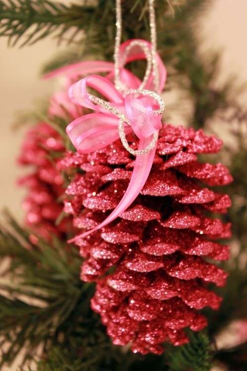 Pigne rosse glitterate per Natale