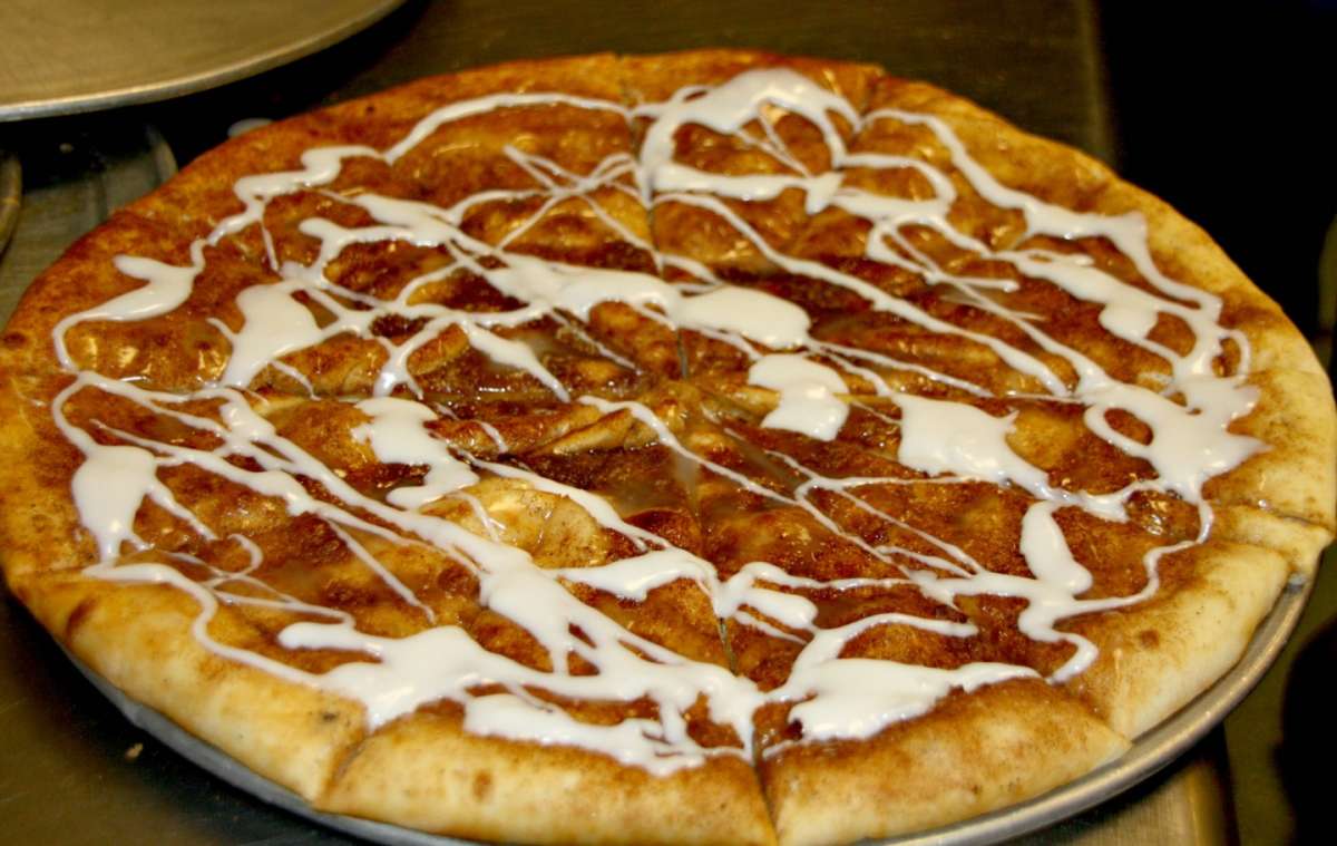 Pizza alla cannella e cioccolato bianco