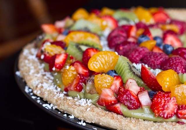 Pizza alla frutta e cocco