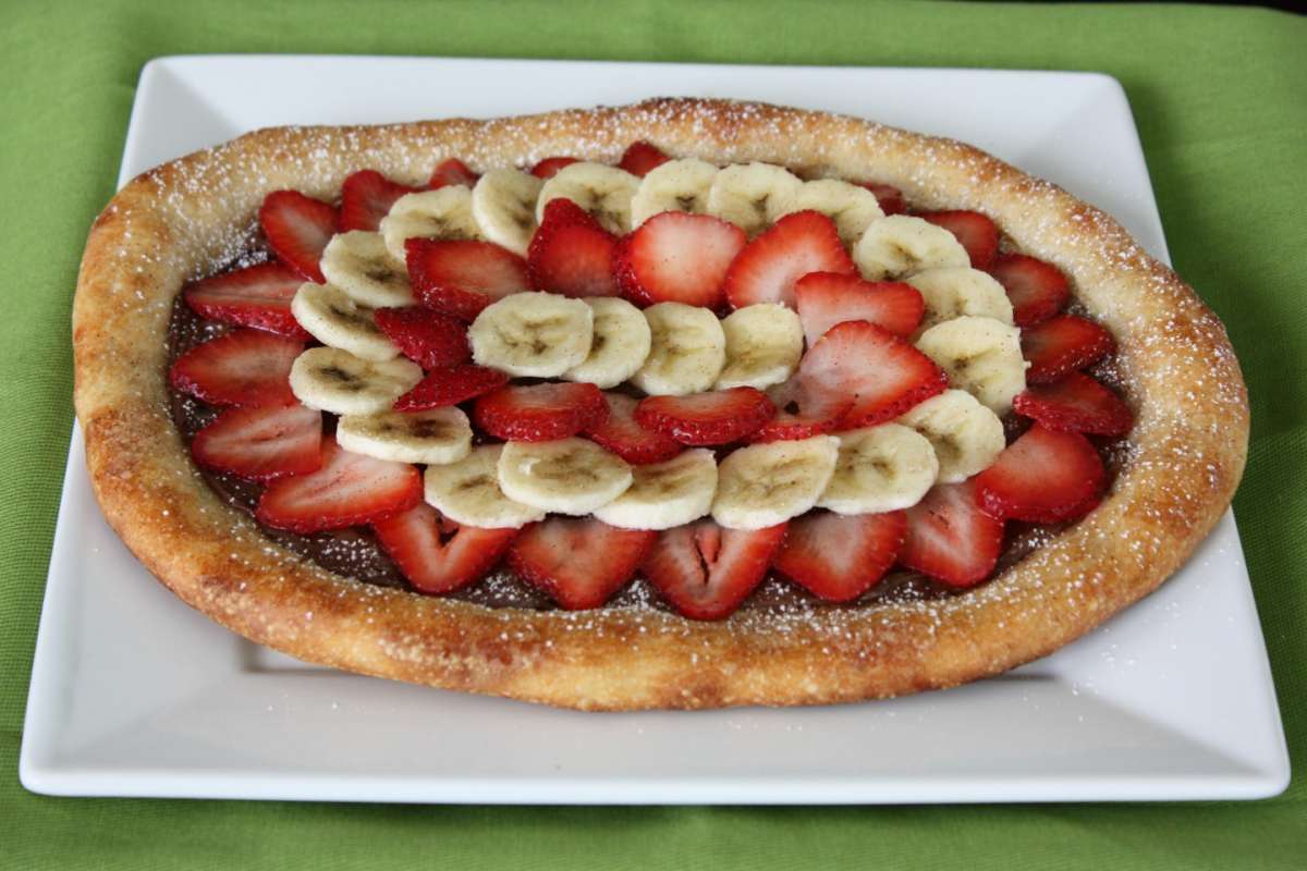 Pizza con Nutella e frutta