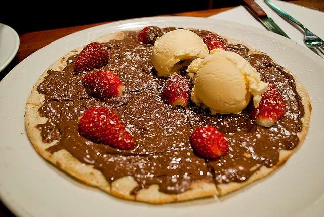 Pizza con Nutella e gelato