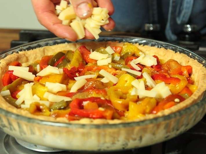 Preparazione torta ai peperoni