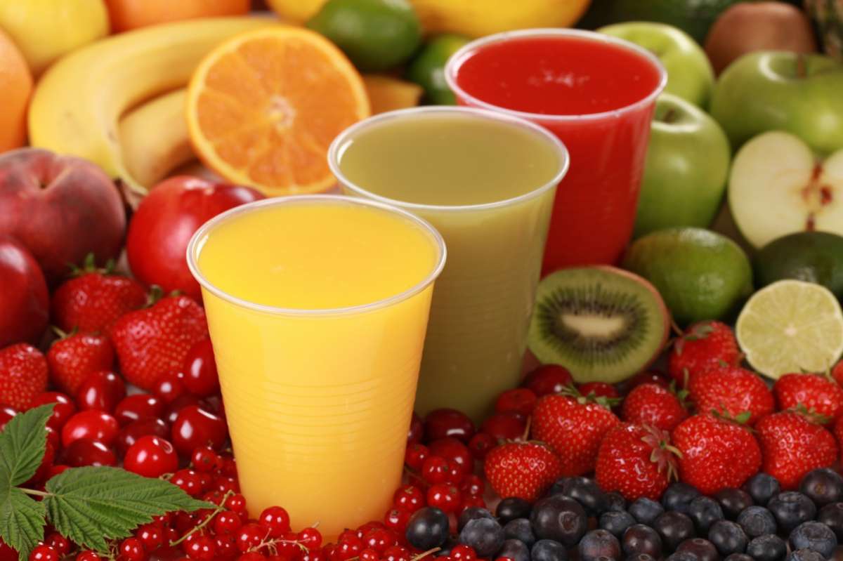 Smoothies con acqua e frutta