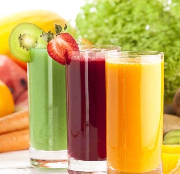 Smoothies con acqua e frutta