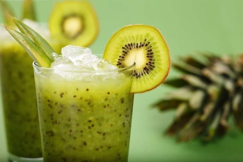 Smoothies con kiwi e acqua