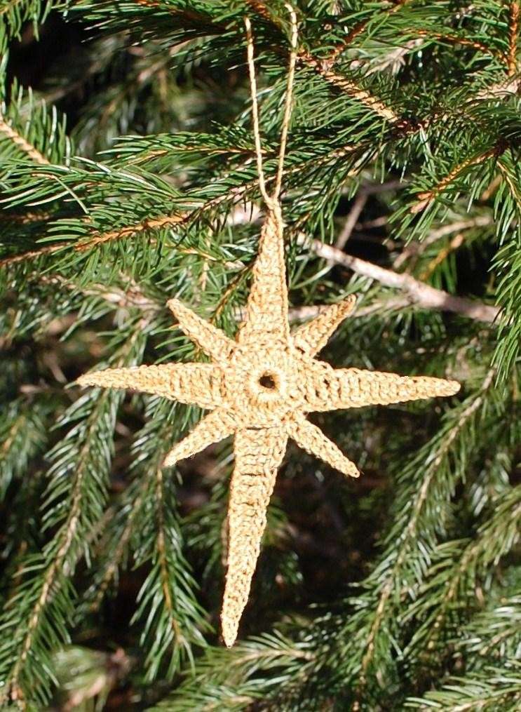 Stella gialla asimmetrica per l'albero