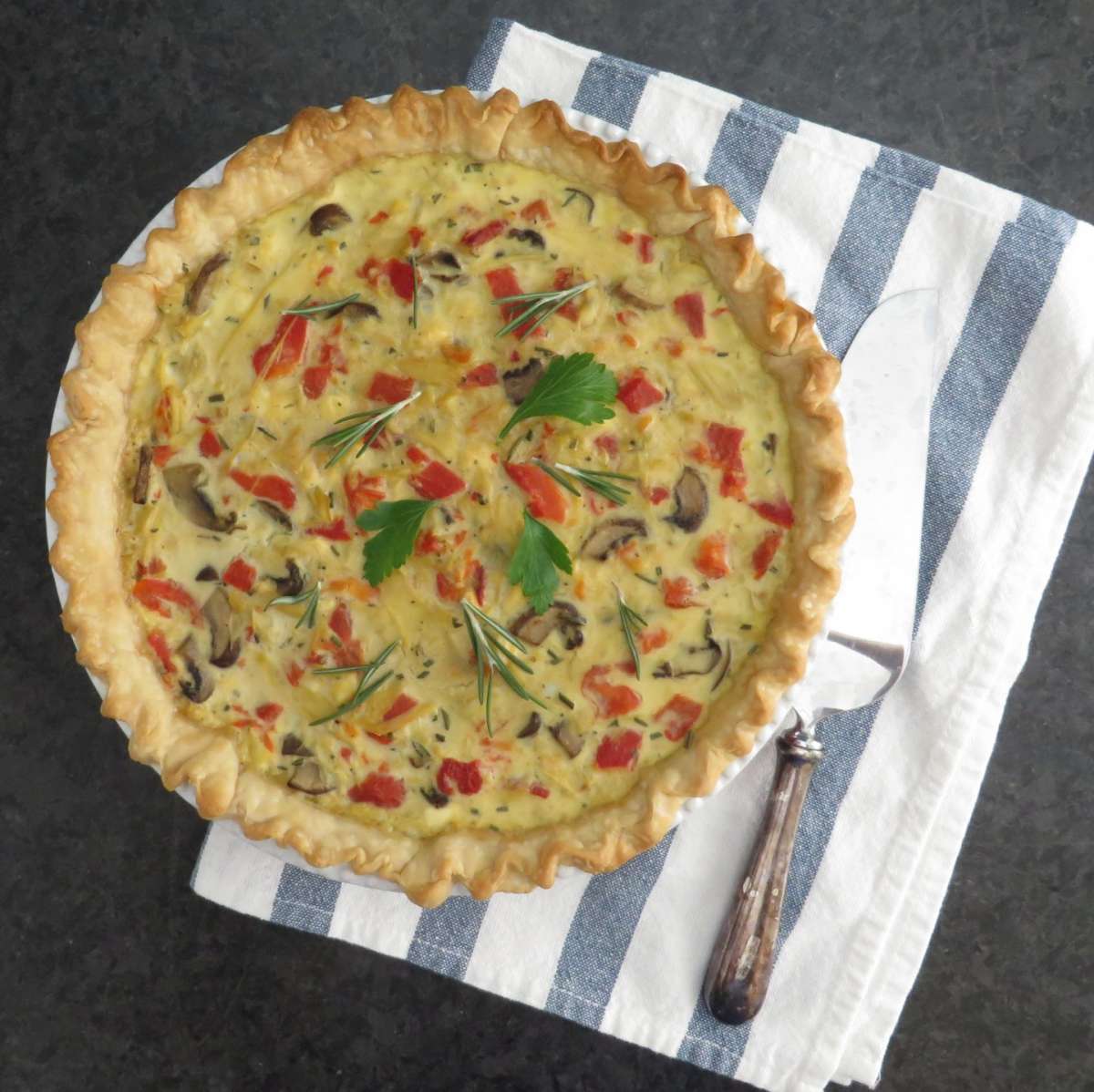 Torta rustica con peperoni e verdure