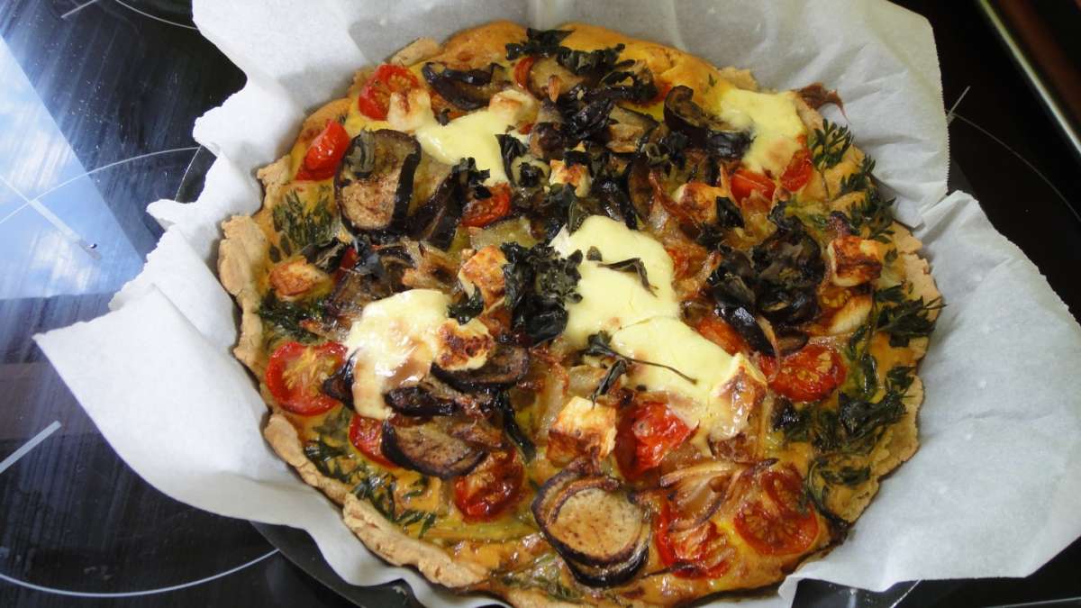 Torta salata con verdure miste