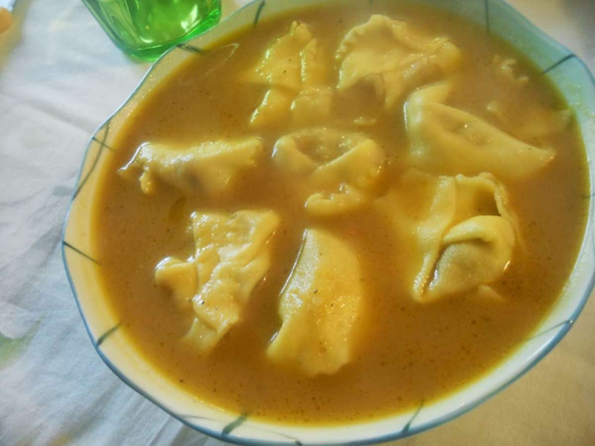 Tortelli con brodo