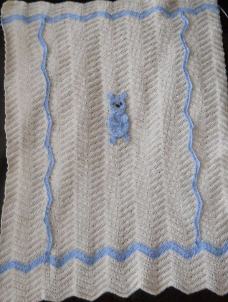 Coniglietto azzurro sulla coperta
