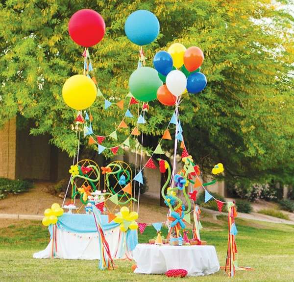 Decorazione da esterno con i palloncini